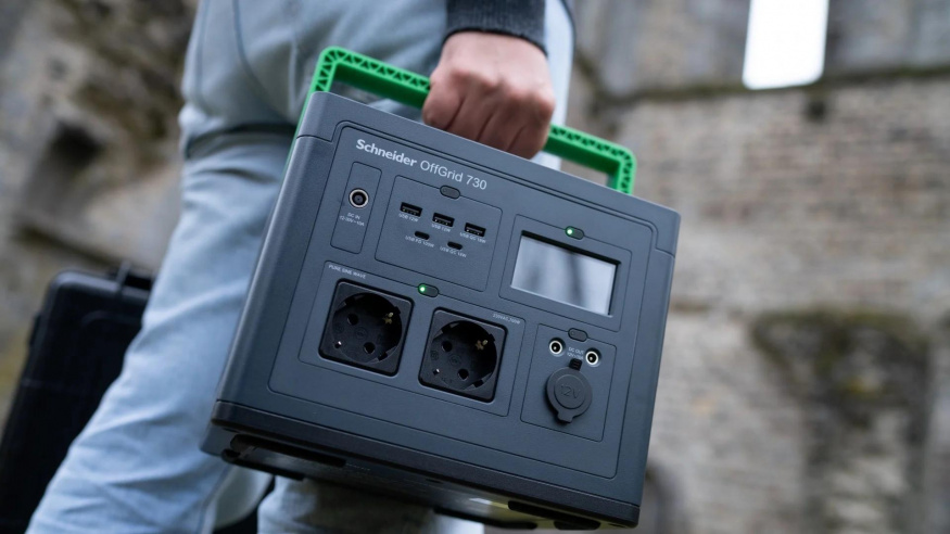 Schneider OffGrid: přenosná dobíjecí stanice do přírody i pro krizové situace