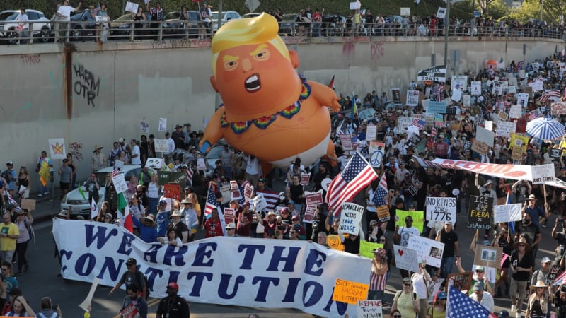 Vzdorujte fašismu, znělo protesty v USA. Odpůrci Trumpa zaplnili ulice velkých měst