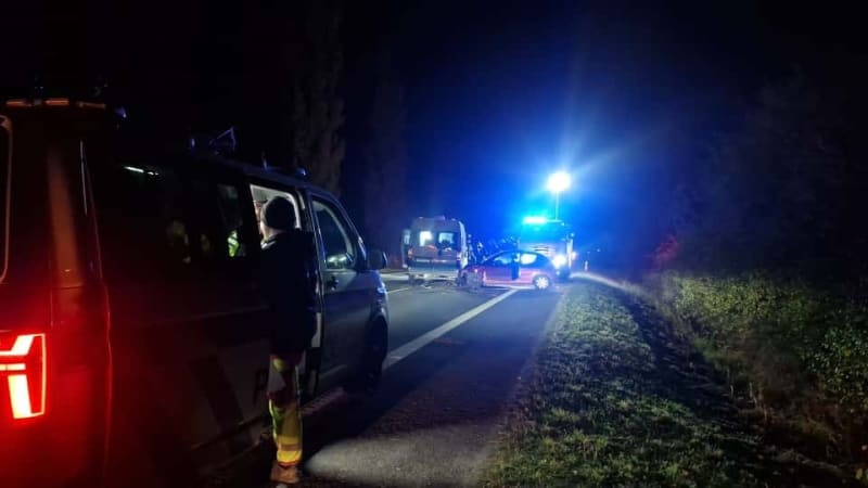 Tragická nehoda na Zlínsku: Zemřela spolujezdkyně, zranilo se několik lidí