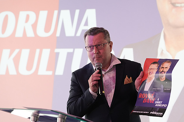 Česko už zastupuje nový europoslanec. Zatím se rozkoukává, chválí krátké projevy