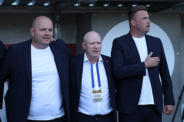 Měl bych jít taky, zvažoval Köstl. U repre ho udrželi odvolaný kouč i manželka