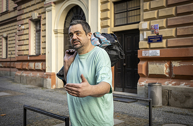 Ve vězení jsem skončit měl, dospěl jsem. Teď chci být reportér, říká Pavel Novotný