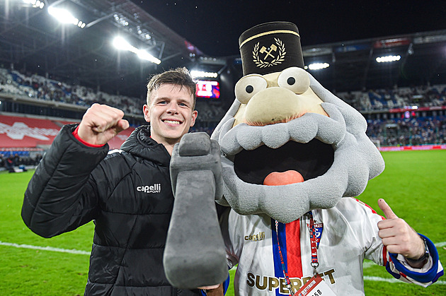 Plné tribuny, technický fotbal. Hellebrand v Polsku září, teď se dočkal první pozvánky