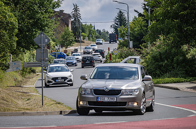 V Říčanech končí rozsáhlá rekonstrukce Černokostelecké, ulici otevřou v úterý
