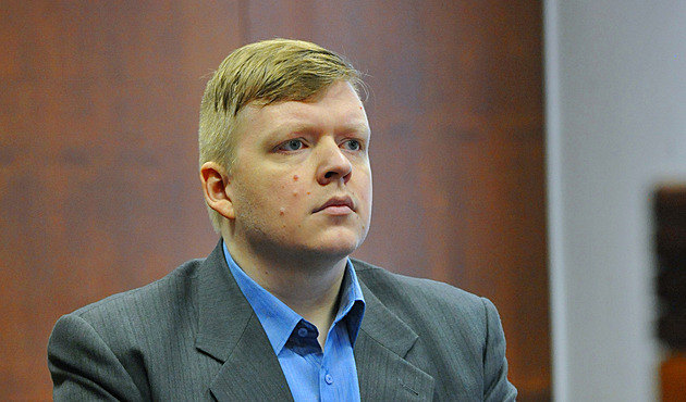 Žalobci hrozí důtka za to, že dál nebojoval proti vrácení počítačů Jiřikovskému