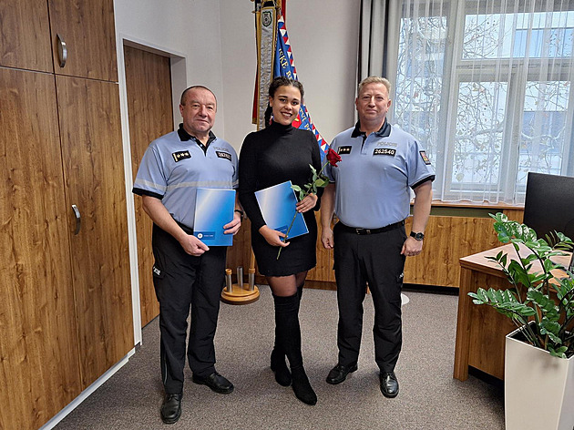 Falešný policejní šéf lákal z ženy milion, úvěr jí rozmluvil skutečný ředitel