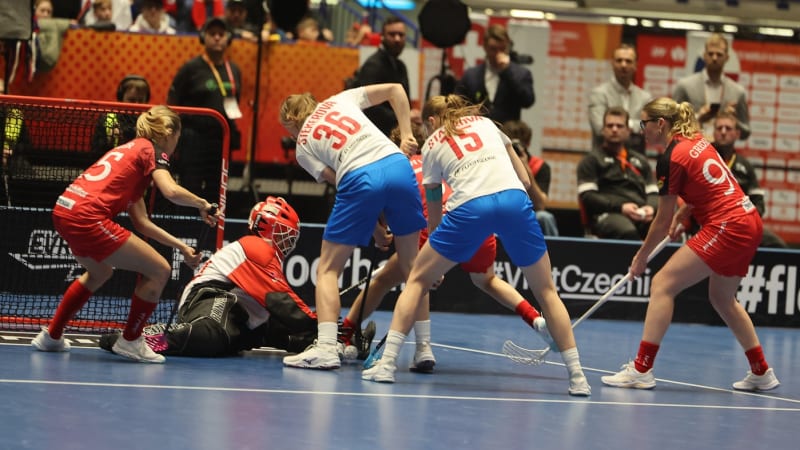 Těsně pod vrcholem. České florbalistky na senzační zlato nedosáhly, finále patří Švýcarkám