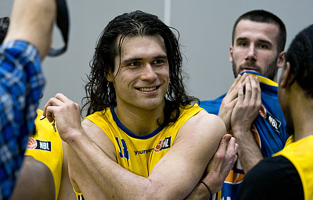 Levné pivo, kouzelné Vánoce. Česko miluji, září novozélandský basketbalista