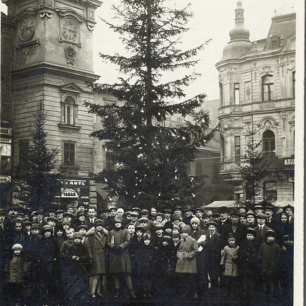 Byla to velká sláva. Před sto lety vztyčila Ostrava první vánoční strom republiky