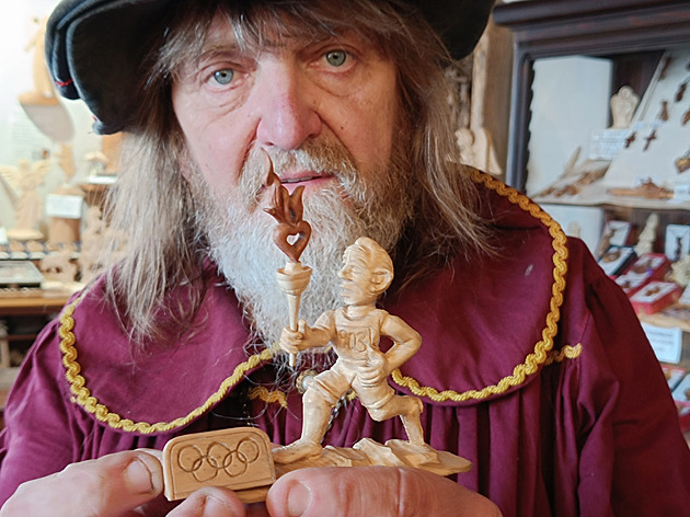 Nezničitelný Zátopek si opět běží pro zlato. Tentokrát jako betlémská figurka