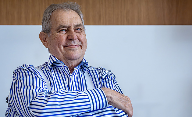 Zeman vystoupí s projevem. Na Štědrý den sepsul Fialovu vládu, splnila mu přání