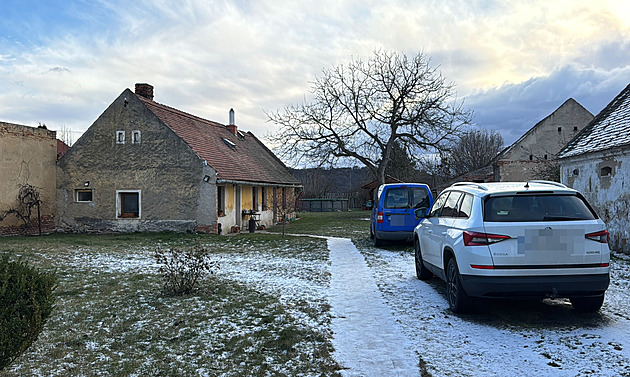 V domě na Lounsku našli dvě mrtvá těla. Vražda a sebevražda, říká policie