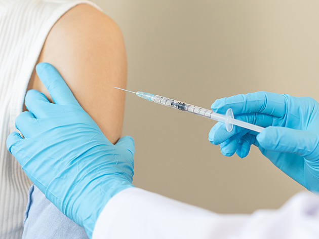 Infekcí bude letos víc, varují lékaři. Vracejí se staré a hrozí i nové nemoci