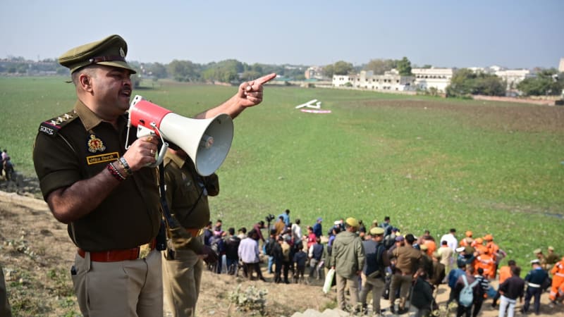 Pád letadla: Mezi oběťmi je i vysoce postavený politik v Indii. Smutní i premiér Módí