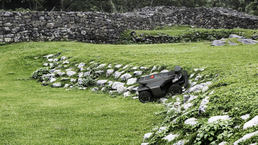 Segway Navimow X4 se terénu nebojí: robotická sekačka pro náročné míří na český trh