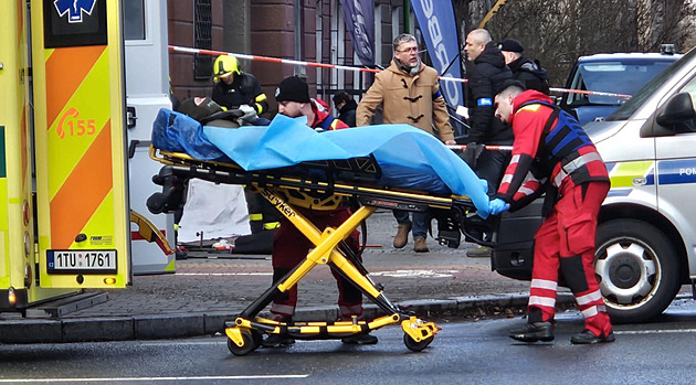 Kvůli zabarikádovanému ozbrojenci přiletí URNA, jeden policista je zraněný