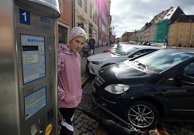 Cheb omezí bezplatné parkování, město zavede nové automaty i ceník