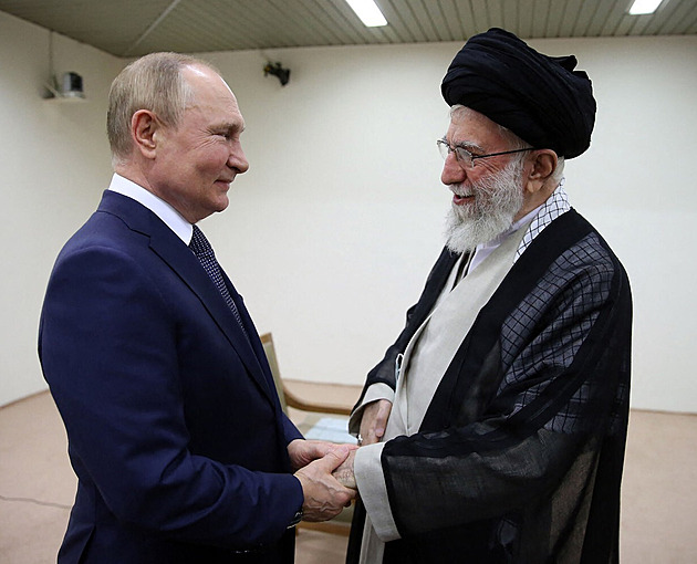 USA uvrhnou Blízký východ do propasti, zuří Moskva. Vyzvala k ukončení útoků