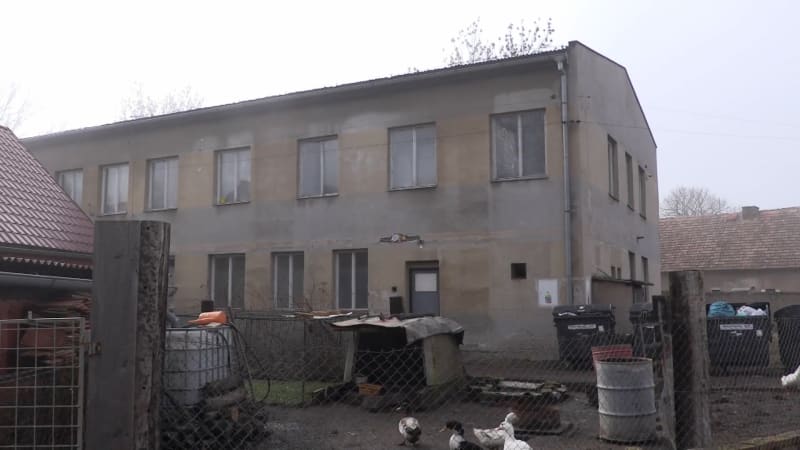 Tragická smrt batolete na Lounsku: Ubytovna děsí místní. Lidi tady nevychází, popsali