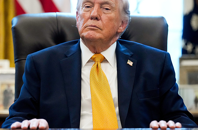 Zbabělci, pustil se Trump do spojenců. NATO je bez nás papírový tygr, napsal