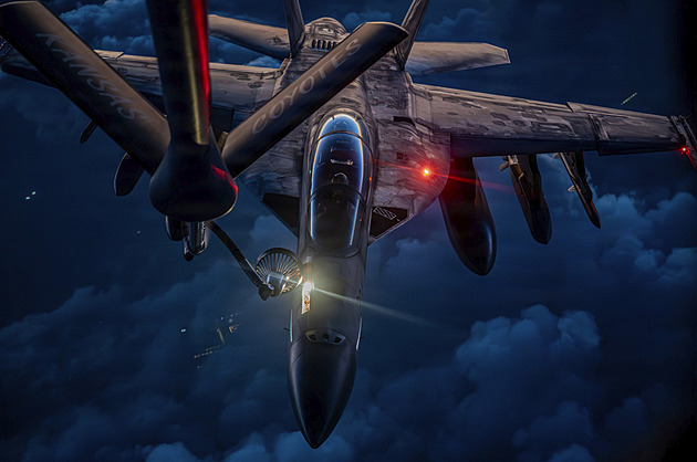 Bránit USA užívat jejich vlastní základny? Evropa si nevšimla, že válčí spojenec