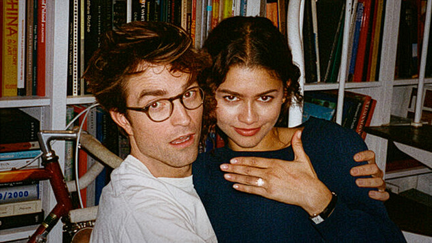 RECENZE: Nejen svatba v ohrožení. Hvězdný pár uplete z ničeho Drama