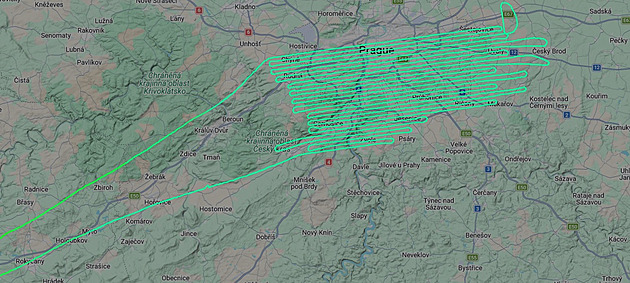Podivný úkaz na radaru. Letoun při plnění úkolu neobvykle kličkoval nad Prahou