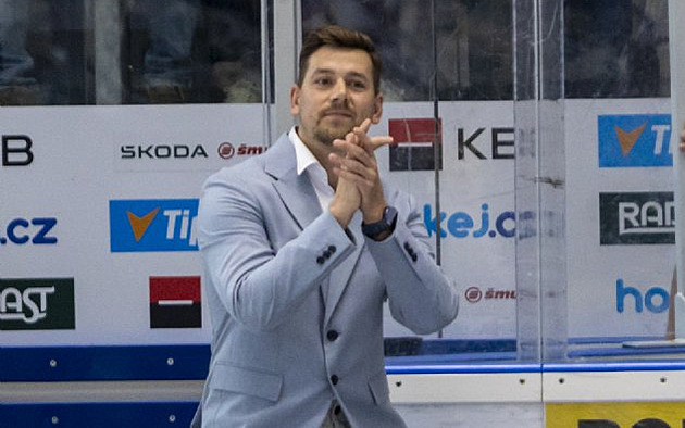 Prodat byt je těžší než ustát souboj u mantinelu, říká bývalý hokejista Indrák