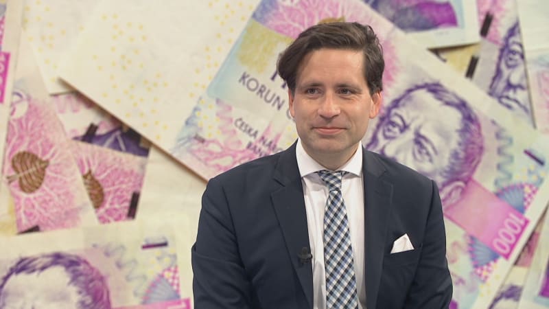 Přehnaný optimismus, řekl Kovanda k Hormuzu. Další zdražení ropy dopadne i na dovolené Čechů