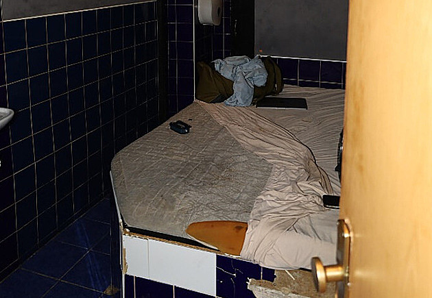 Cizinec zemřel v gay klubu po vypití znásilňovací drogy. Ze smrti viní jeho známost