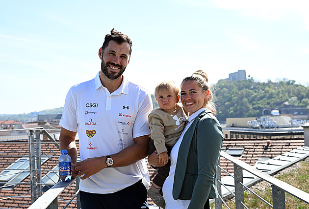 Nový člen týmu? Zlepšovač nálady, ale i budíček. Dostál o roli otce a kajakáře