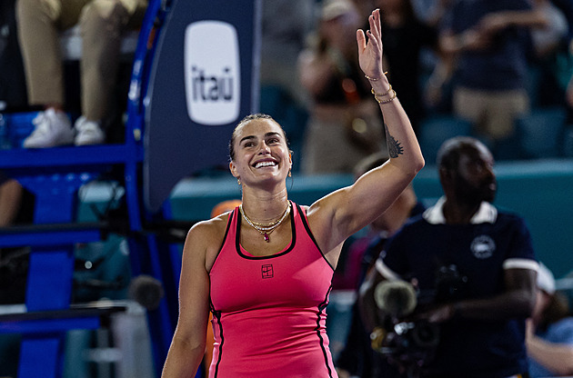 Nejhlasitější blahopřání? Italská tenistka rozezpívala pro Sabalenkovou celý kurt