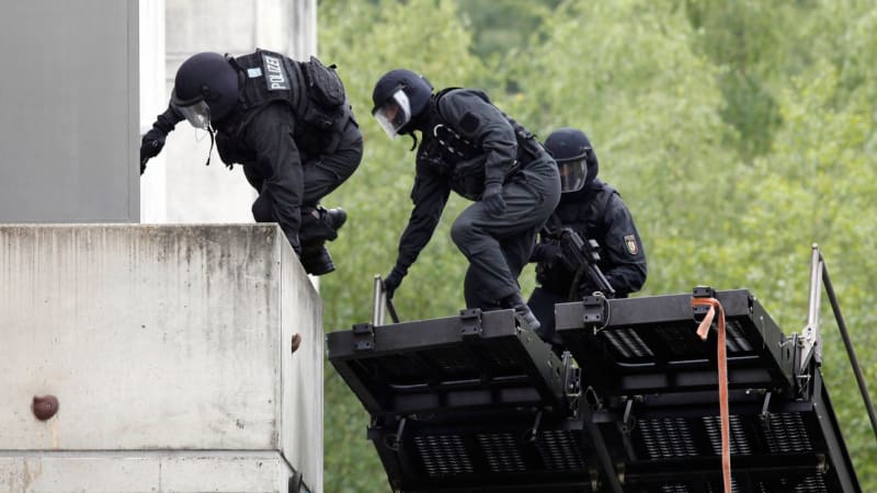 Drama v Německu: Německá policie objevila rukojmí v bance. Pachatelé ovšem zmizeli neznámo jak