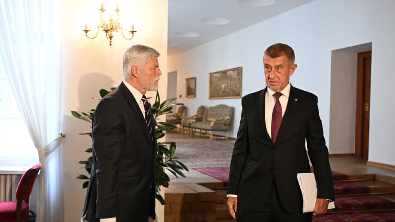 Špinavý signál z dob StB, tepe opozice Babiše za pozdní příchod. Záměr, zní v Pavlově okolí