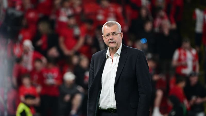 Tvrdík po skandálním závěru v Edenu: Větší ostudu jsem ve Slavii nezažil, omlouvám se