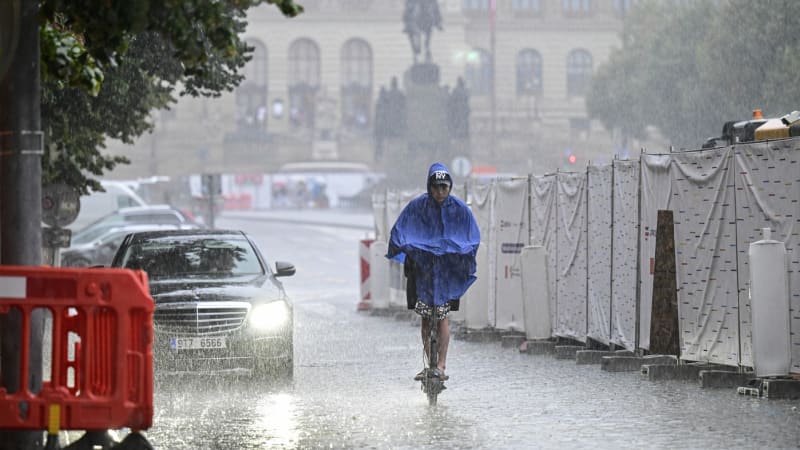 Rozšířená VÝSTRAHA: Řítí se silné bouřky a přívalové deště. Zjistěte, kde hrozí nebezpečí
