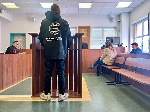 To dělá každý táta, bagatelizoval otčím u soudu surové bití chlapce. Vinu necítí
