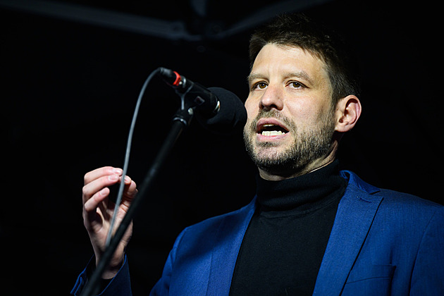 Šimečka se zaplétá do matčiny aféry. Hrajete Ficovy hry, obviňuje novináře