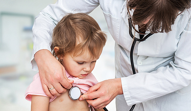 Za zubaře 800 tisíc, pediatra ještě více. Vábení nových lékařů se prodraží
