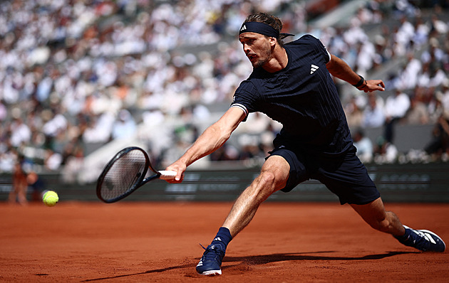 Roland Garros ONLINE: Zverev drtí nervózního Cobolliho, první set vyhrál 6:1