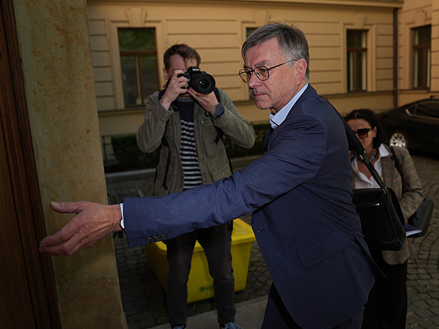 Babiš jedná o změně financování České televize a Českého rozhlasu s řediteli
