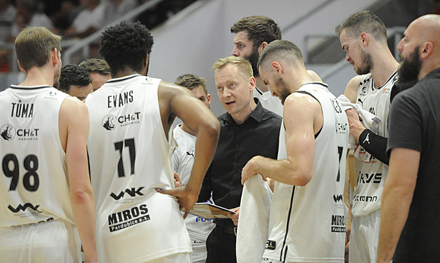 Pardubice v NBL čelí titulovému mečbolu. Plná hala nám dodá energii, burcuje kouč
