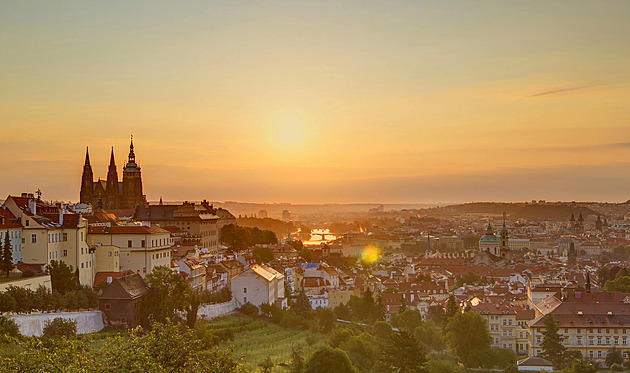 Chladný začátek týdne vystřídají tropy, teploty vyšplhají nad třicítku