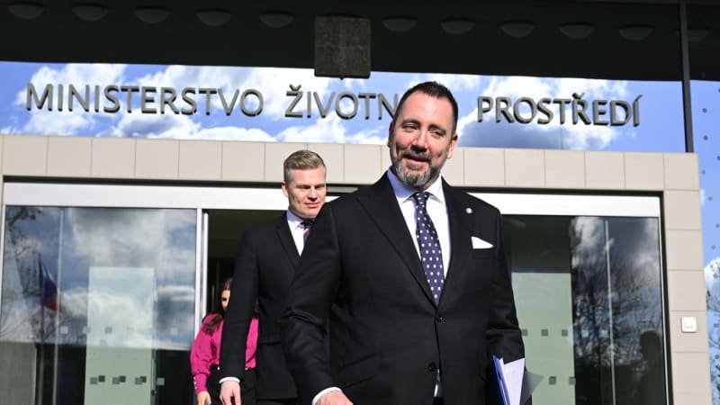 Ministr Červený odmítá motoristický střet zájmů v KRNAP. Babišovi se nelíbí nový šéf inspekce