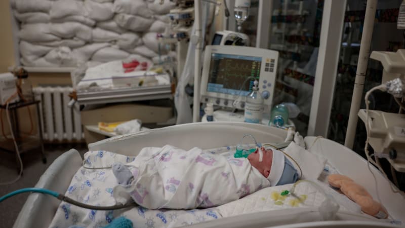 Stres z bomb i miminka vážící 700 gramů. Na Ukrajině rapidně přibývá předčasných porodů