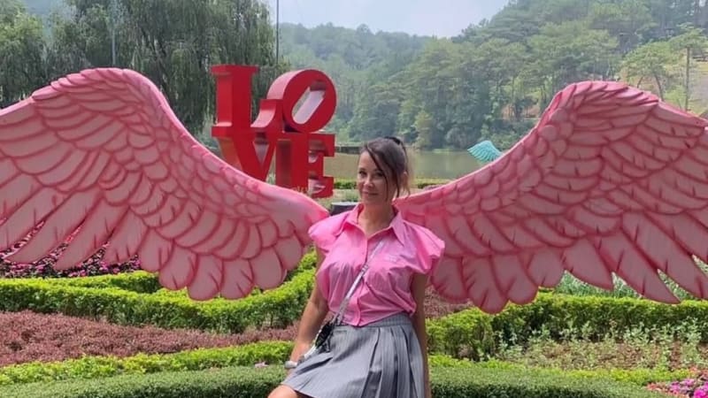 Turistka se na Bali otrávila vínem. Skončila ve stavu mozkové smrti, rodina se odmítá vzdát