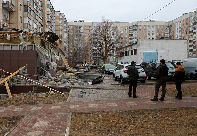 Ukrajinský dronový útok v Belgorodu zranil 13 lidí, tvrdí Rusové. Hlásí i drony u Moskvy