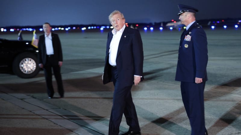 Strach z íránské hrozby? Trump se při odletu z Ankary ukrýval v kontejneru na jídlo