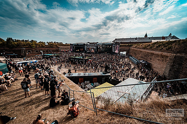 Smrt na metalovém festivalu Brutal Assault. Západočeská žalobkyně se oběsila