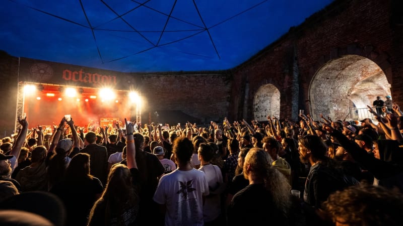 Sebevražda státní zástupkyně: Policisté ji našli oběšenou na metalovém festivalu u Jaroměře